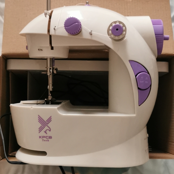 Mini Sewing Machine - Picture 5 of 6